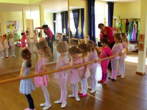 Endlich ist auch das Projekt Ballettstange für das Kinderballett verwirklicht